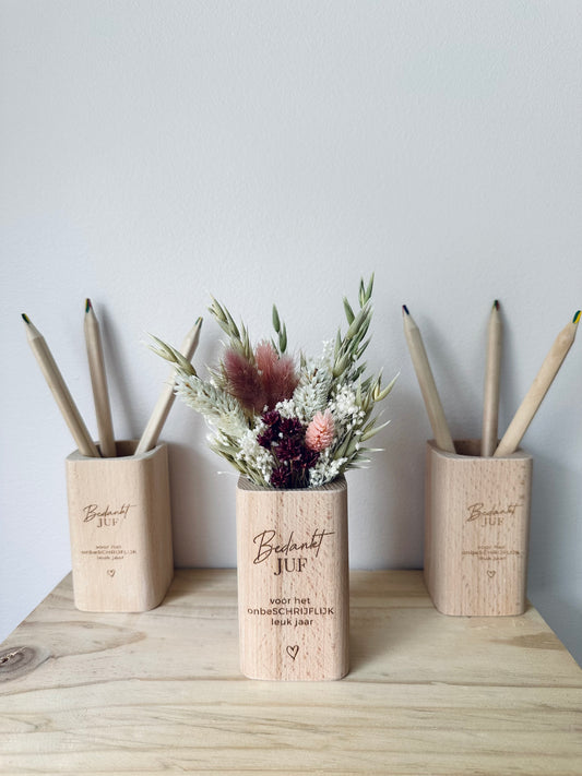 Pennenhouder Juf met droogbloemen